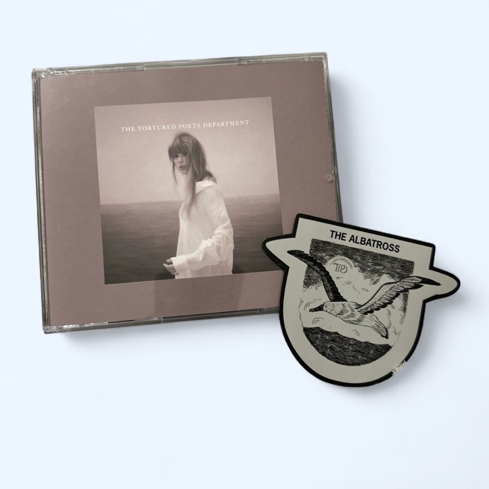 TAYLOR SWIFT TTPD Deluxe CD NEVER PLAYED + Bonus track with Magnet
